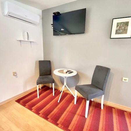 Viv Apartment 3 Ni Exterior foto