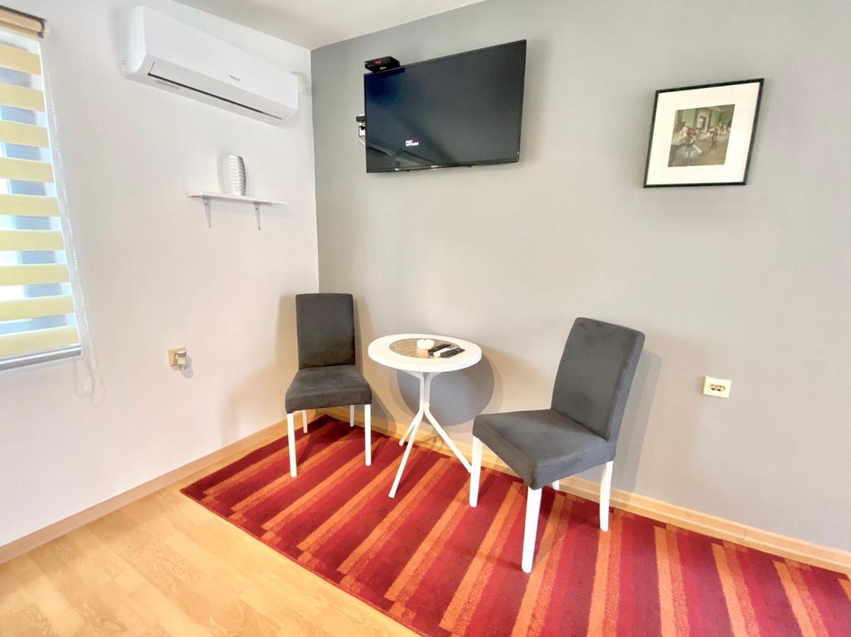 Viv Apartment 3 Ni Exterior foto